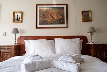 rosalias menagerie innupstairs