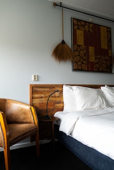 rosalias menagerie innupstairs