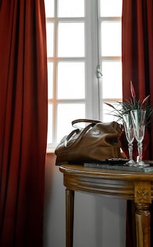 rosalias menagerie innupstairs