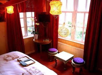 rosalias menagerie innupstairs