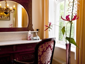 rosalias menagerie innupstairs