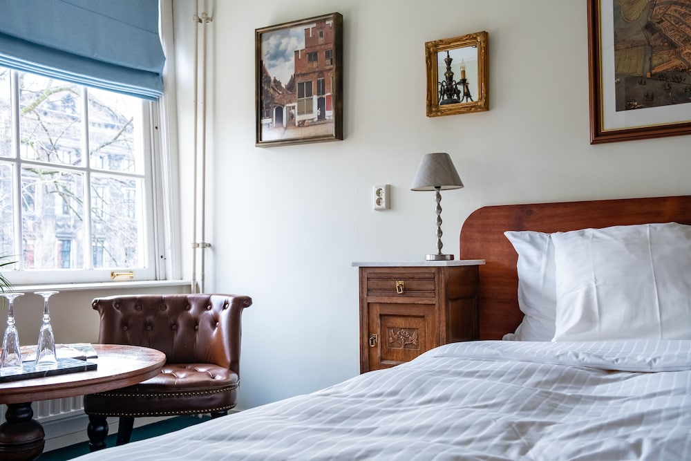 rosalias menagerie innupstairs