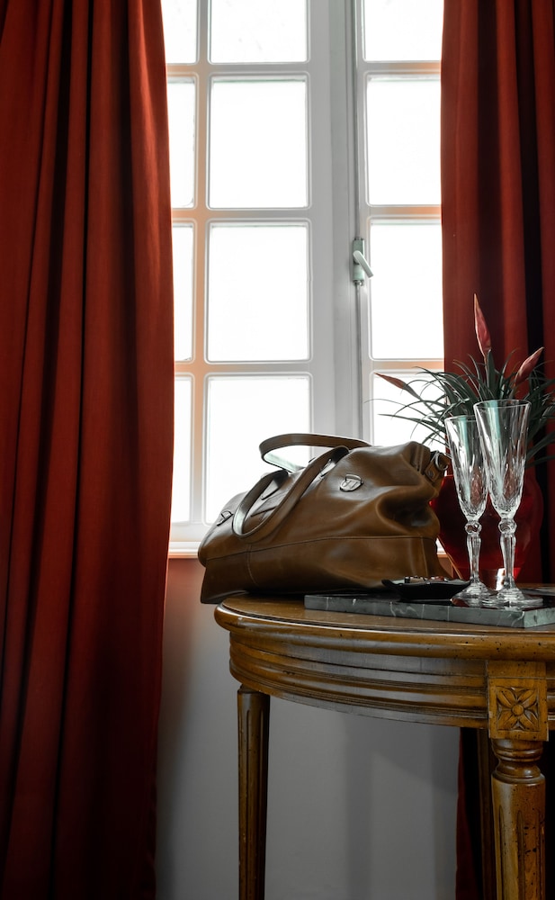 rosalias menagerie innupstairs