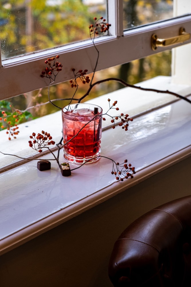 rosalias menagerie innupstairs