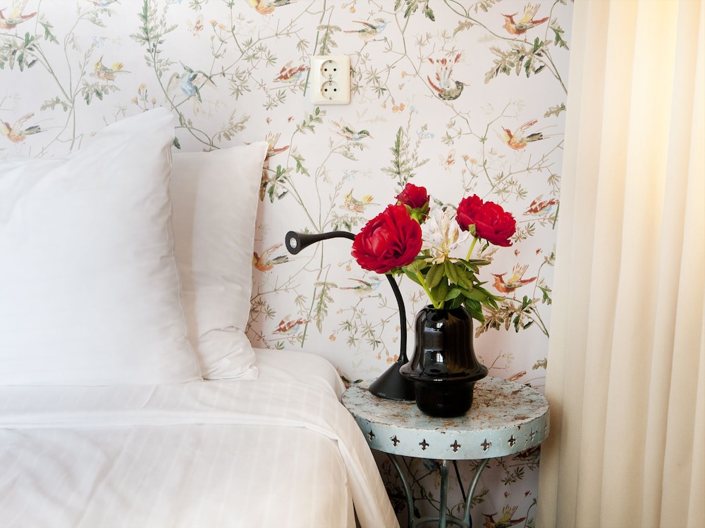 rosalias menagerie innupstairs