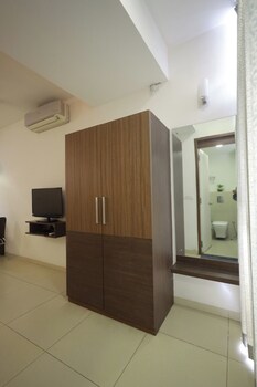 ixora suites