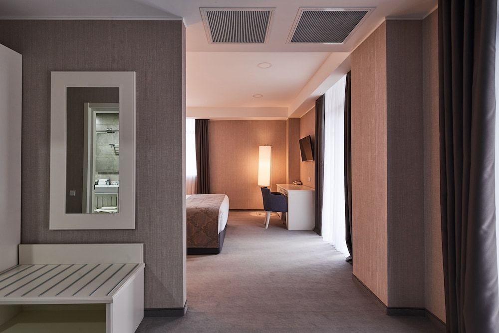 gallery palace hotel