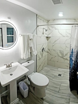 silver moon motel and suites