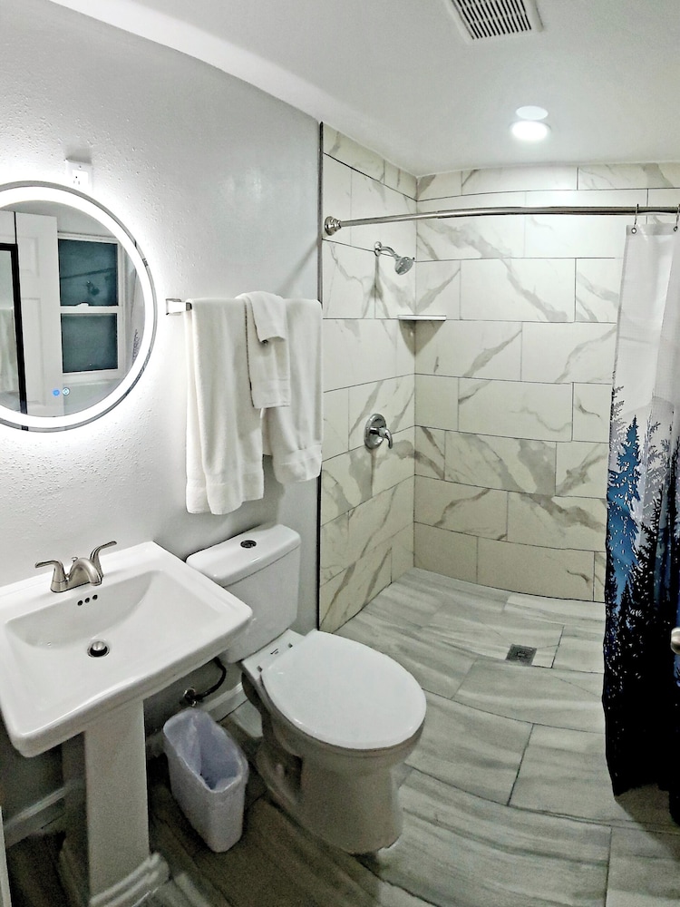 silver moon motel and suites