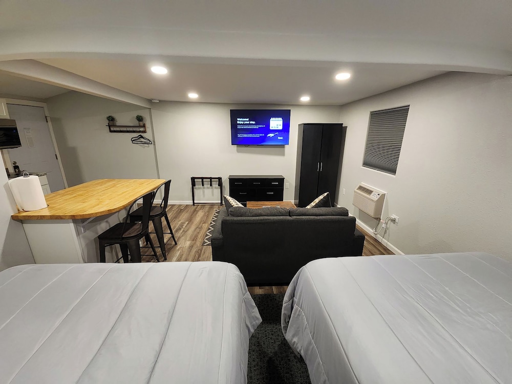 silver moon motel and suites