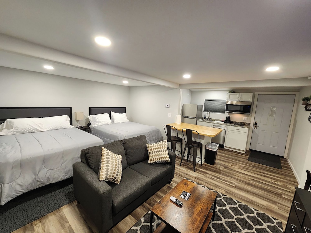 silver moon motel and suites