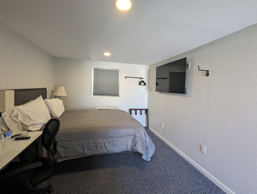 silver moon motel and suites