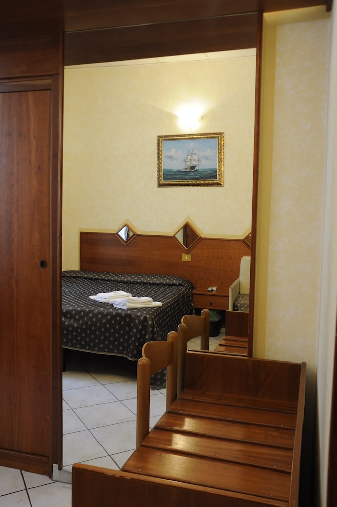 Hotel Farini,Rome>>Esquilino,1 star
