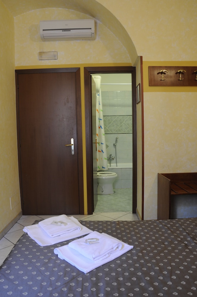 Hotel Farini,Rome>>Esquilino,1 star
