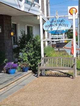 Vineyard Harbor Motel - Private Beach,,3 star
