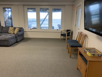 Vineyard Harbor Motel - Private Beach,,3 star
