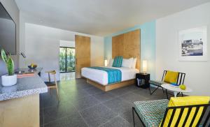 Twin Palms Resort - A Gay Men's Resort,,2 star