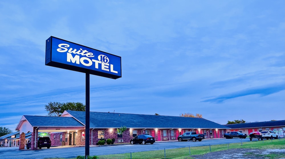suite 16 motel