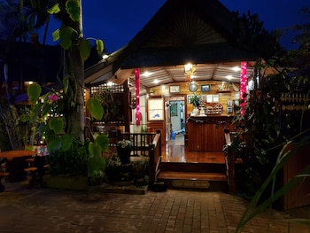 thongbay guesthouse luang prabang