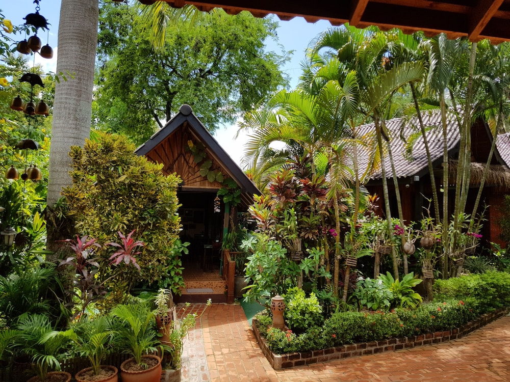 thongbay guesthouse luang prabang