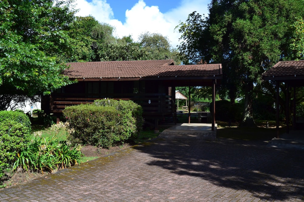 log cabin and settlers village
