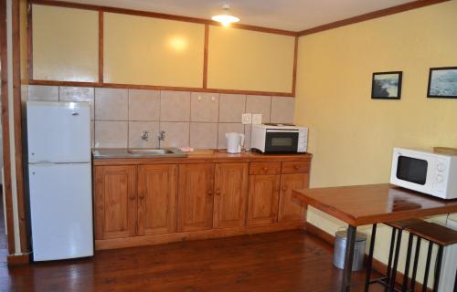 log cabin and settlers village