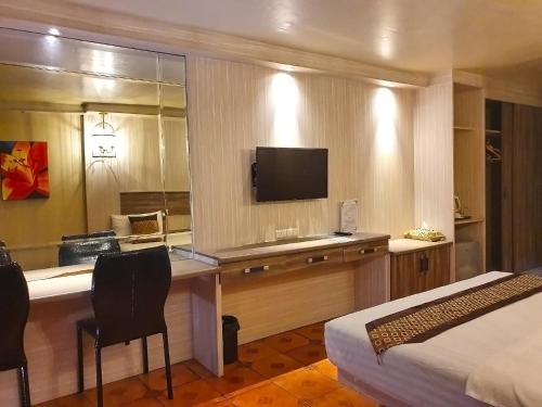 the montana lodge sathorn