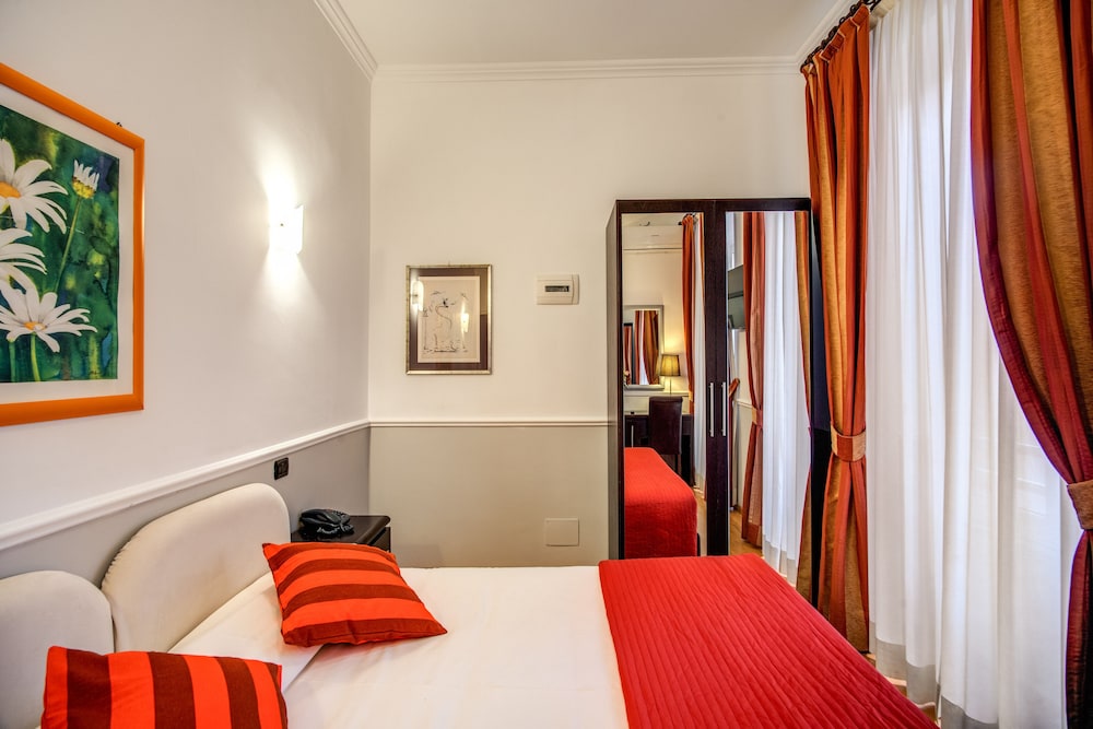 everest inn rome