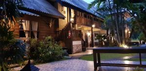 rimtarn resort mae hong son