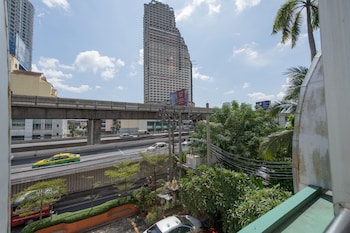 sathorn terrace apartment