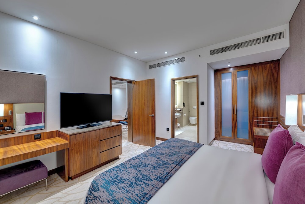crowne plaza muscat ocec by ihg