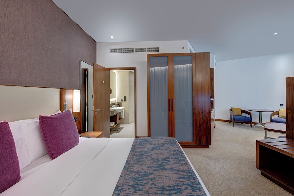 crowne plaza muscat ocec by ihg
