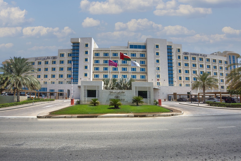 crowne plaza muscat ocec by ihg
