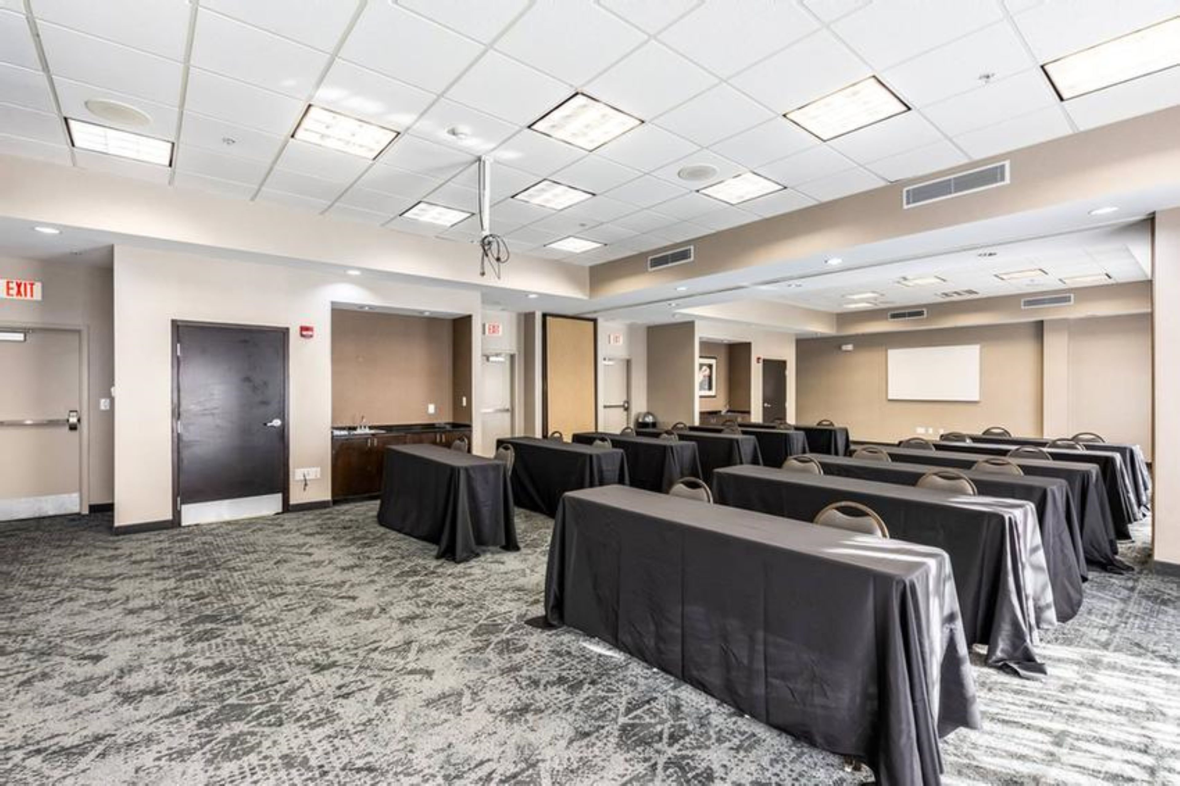 holiday inn express and suites lexington by ihg