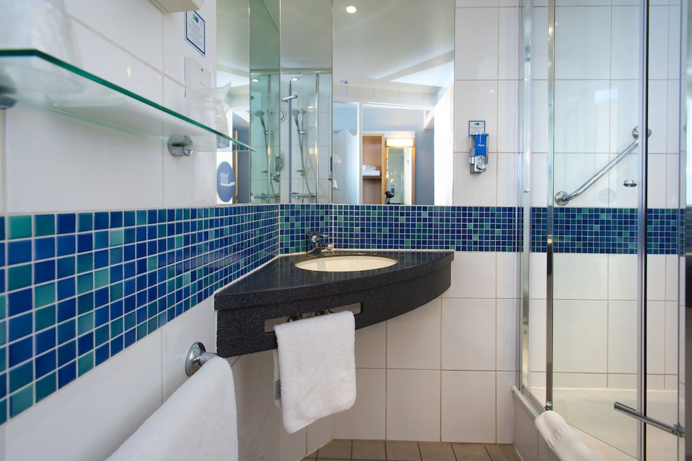 holiday inn express cambridge by ihg