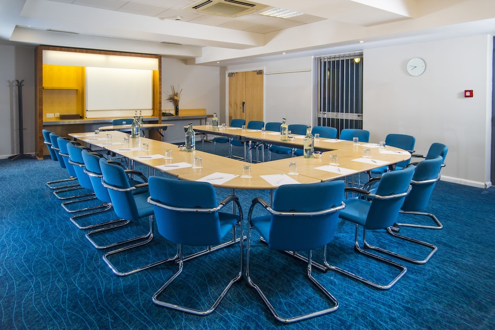 holiday inn express cambridge by ihg