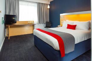 holiday inn express cambridge by ihg
