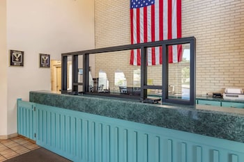 Econo Lodge,North Carolina>>Fayetteville,2 star