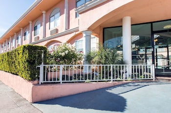 rodeway inn near melrose ave