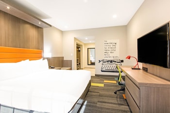 rodeway inn near melrose ave