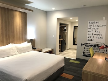 rodeway inn near melrose ave