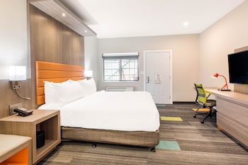 rodeway inn near melrose ave