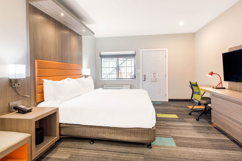 rodeway inn near melrose ave