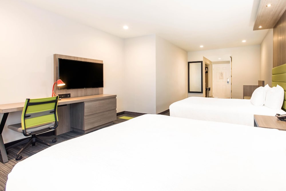 rodeway inn near melrose ave