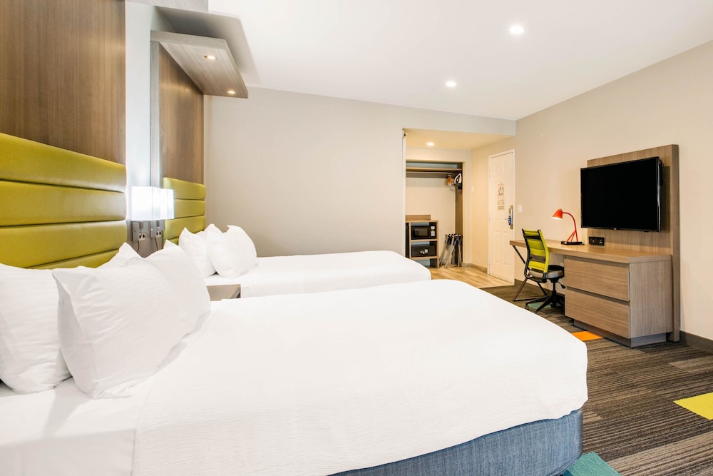 rodeway inn near melrose ave