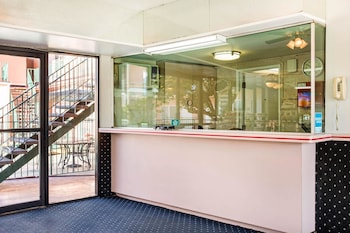 Rodeway Inn Near Melrose Ave,777 N. Vine St,2 star