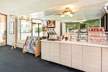 Rodeway Inn Near Melrose Ave,777 N. Vine St,2 star