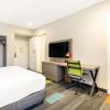 rodeway inn near melrose ave