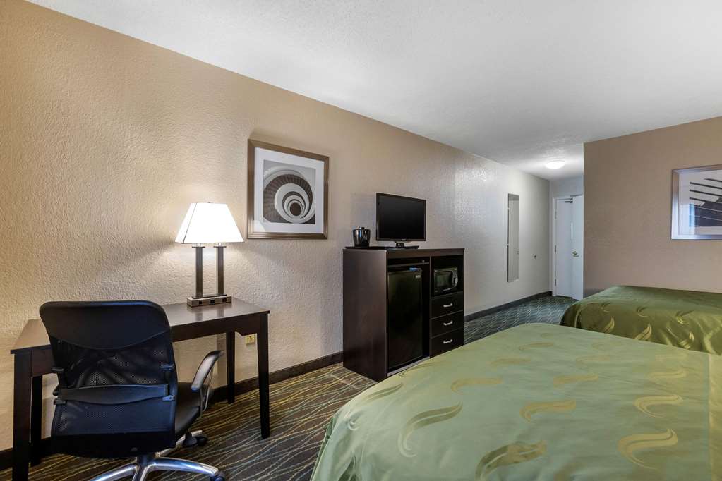 quality inn and suites des moines