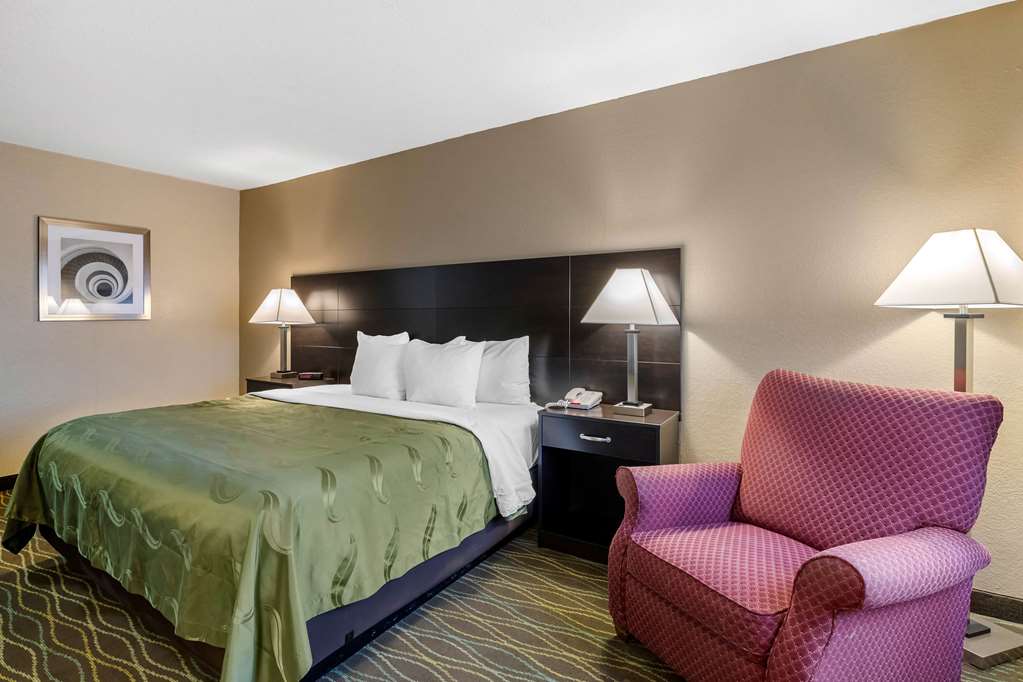 quality inn and suites des moines